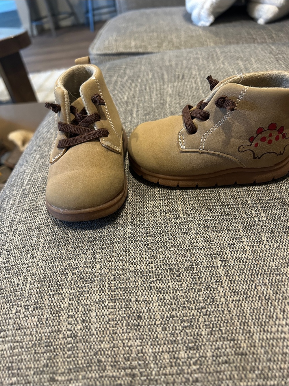 Source Unknown Tan Kids Lace-Up Dino Boots with Brown Laces